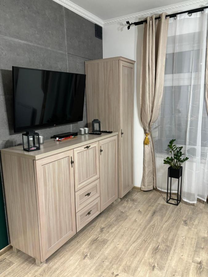 Centrum Blisko Pkp Валбжих Екстериор снимка